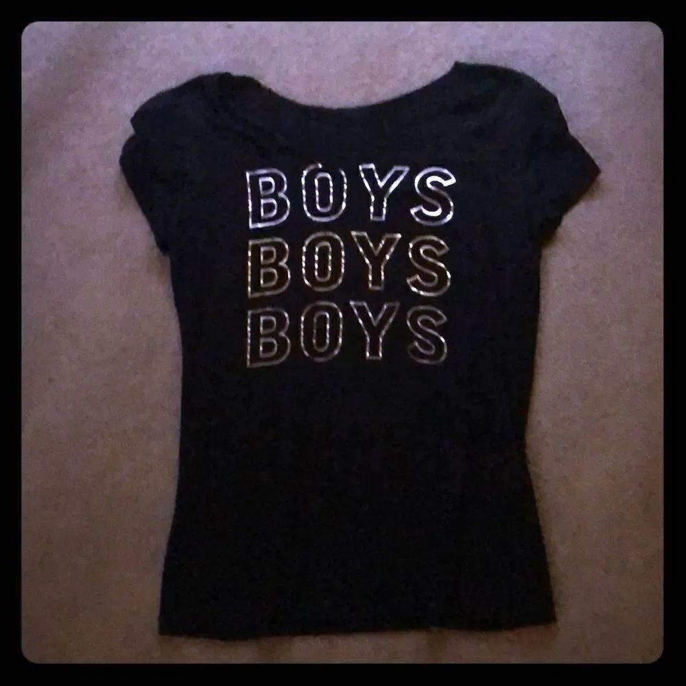 Black graphic tee 